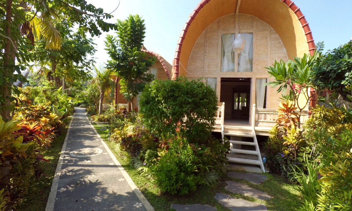 Temukus House | Budget Exotic wooden cabin in lovina.2