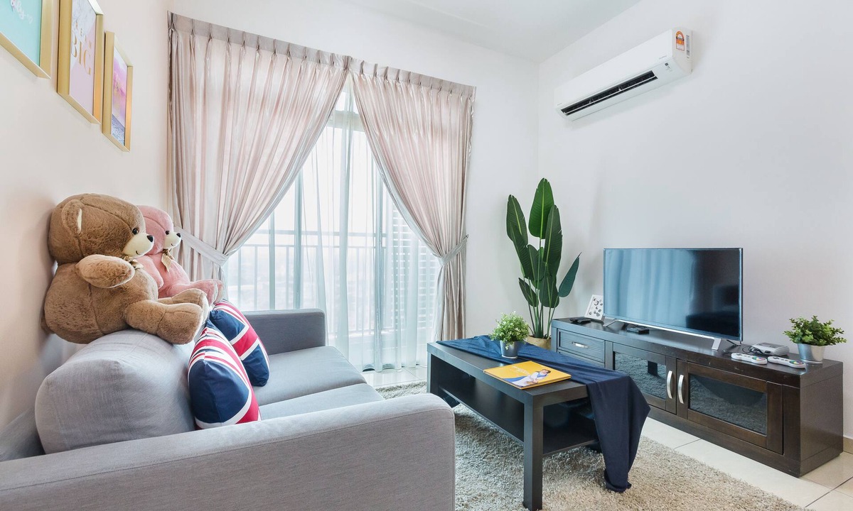 Bukit Indah Apartment | [Bukit Indah] Aeon Jusco Near Tuas Wifi 4-5 Pax