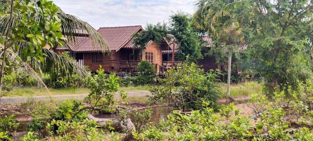 Wihan Daeng House | ฺBunyada cafe&home