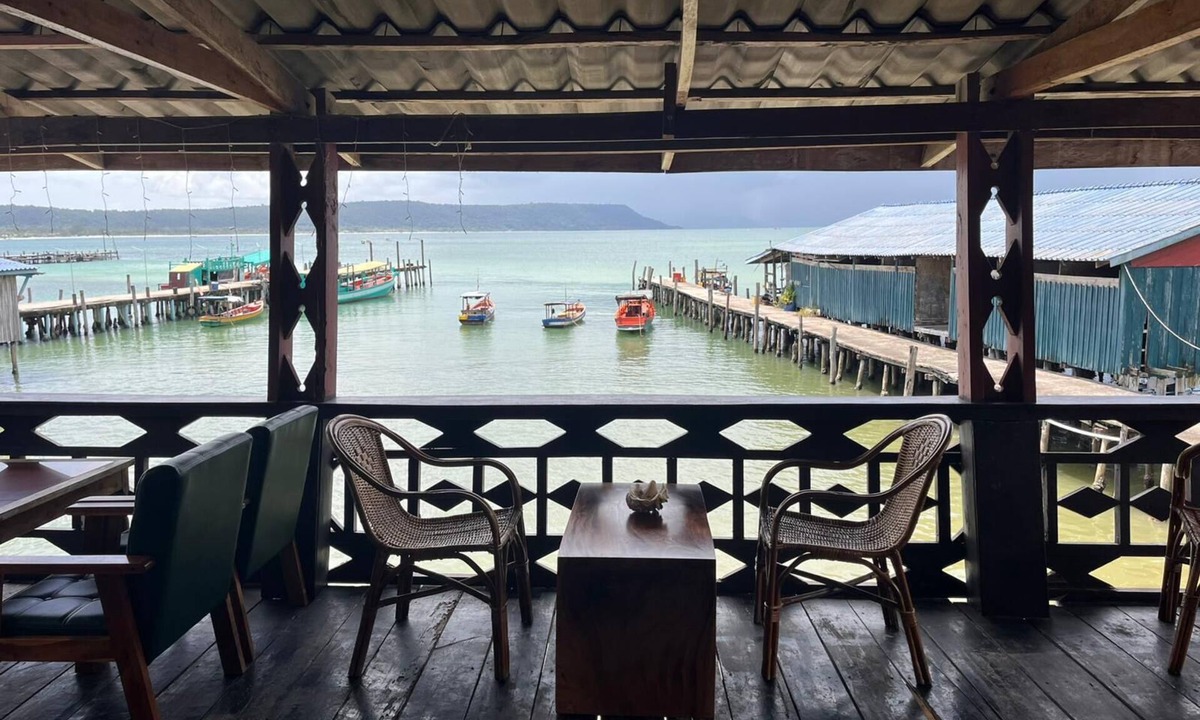 Koh Rong Hotel | Burce Wood & Social House
