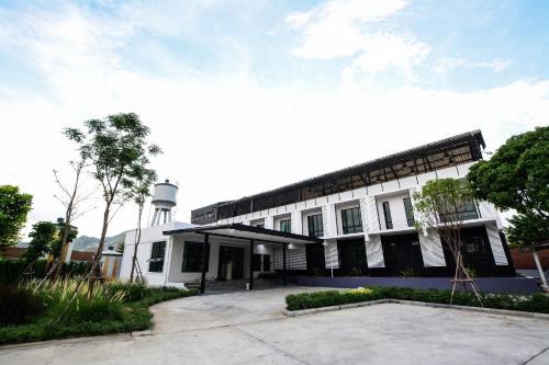Ban Tai Hotel | BY Hotel Kanchanaburi
