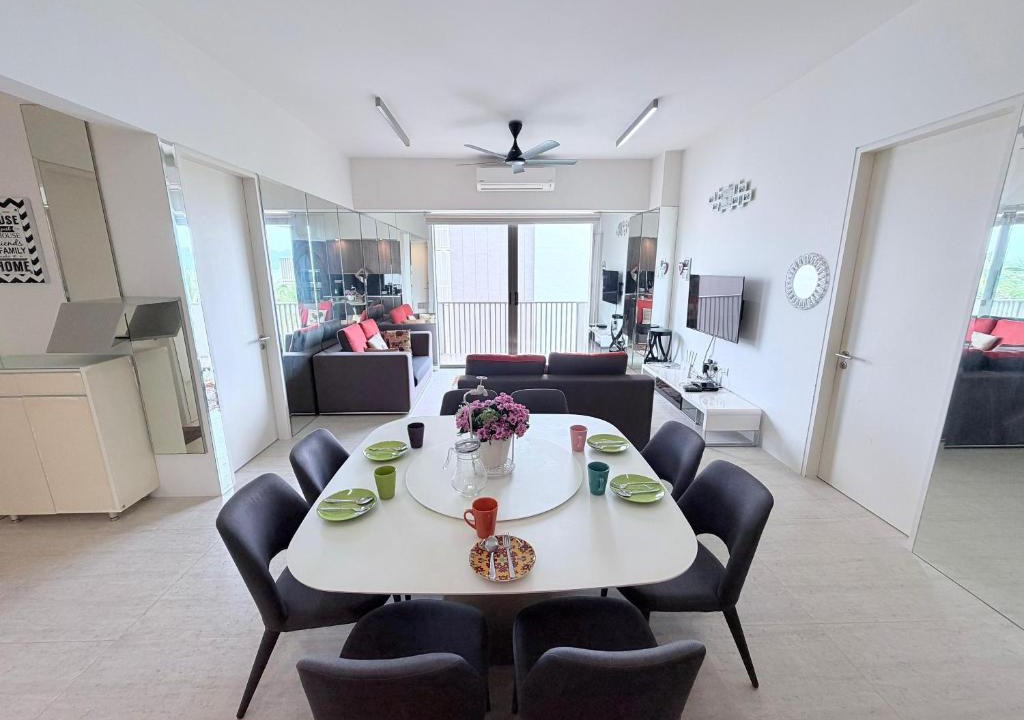 Tanjung Bungah Apartment | By The Sea @ Cozy Beachfront Home