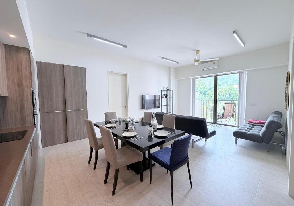 Batu Ferringhi Apartment | By The Sea Cozy Beachfront Home, Batu Ferringhi