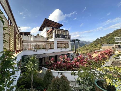Genting Sempah Villa | Camellia House, Dual-Suite bungalow with Swimming Pool