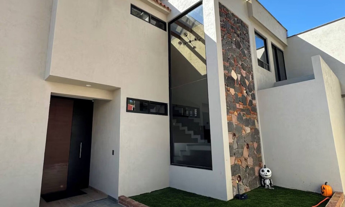 Patzcuaro House | Casa LindaVista - 1.5 km from Plaza Pátzcuaro *BRAND NEW HOME with AC/heating