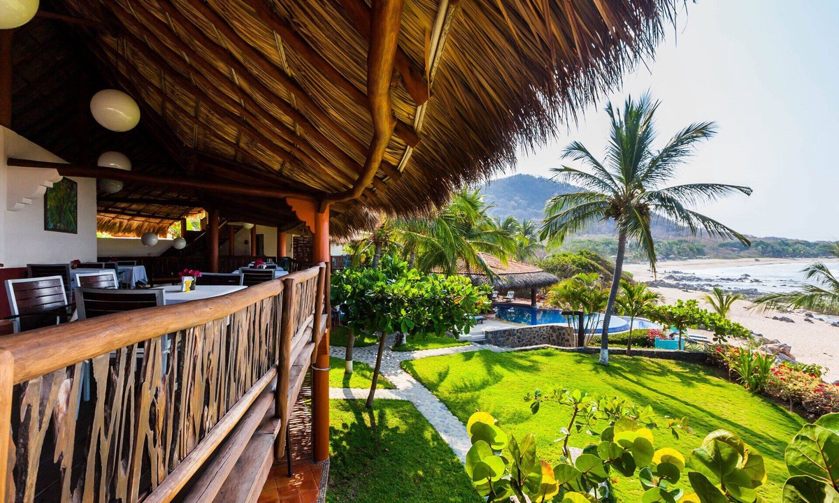Troncones Bed & Breakfast | Casa Manzanillo Full Buy Out - Beach Front Location at Manzanillo Bay, 7 BR, Poo