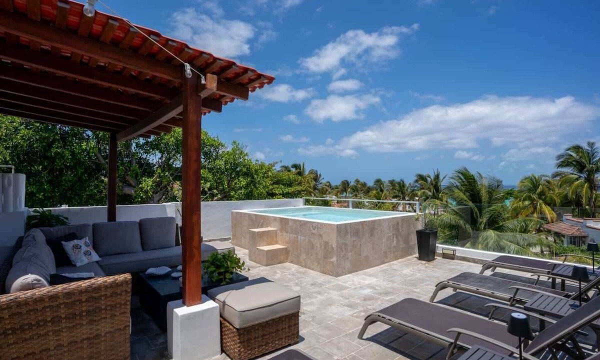 Playacar Fase I House | Casa Pescada | 4 BR | Beach Access Tropical Villa