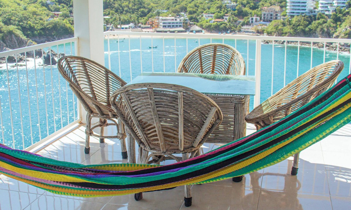 Puerto Angel Apartment | Casa Wow is a coastal home where you will wake up to the most incredible views!