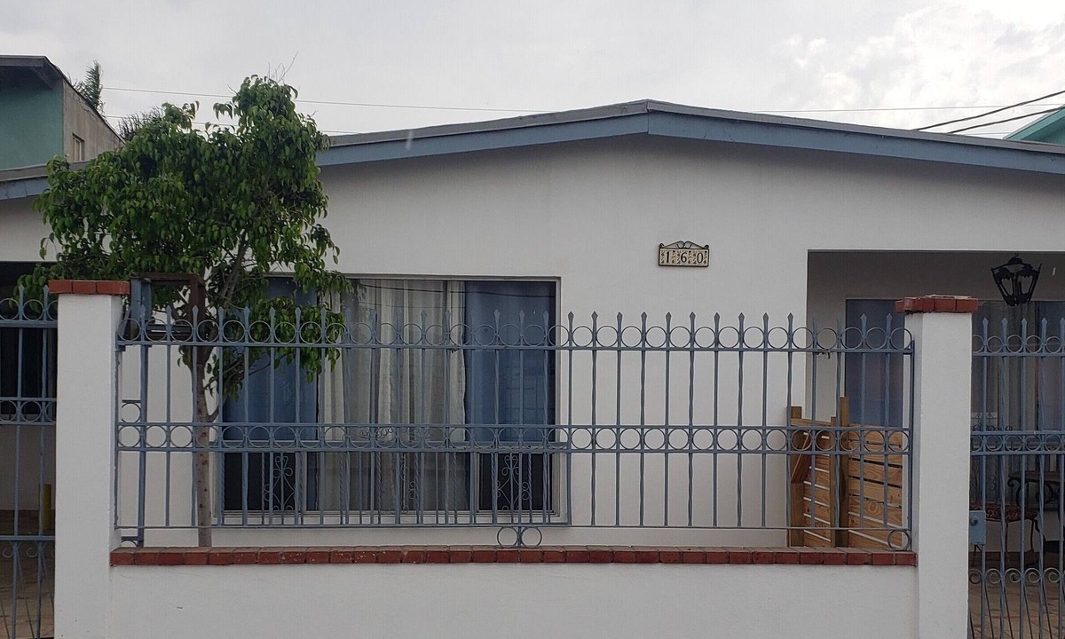 Nueva Ensenada House | Central, Modern, Fast Wi-fi. Beach, food, nightlife & market access w/in 3 km