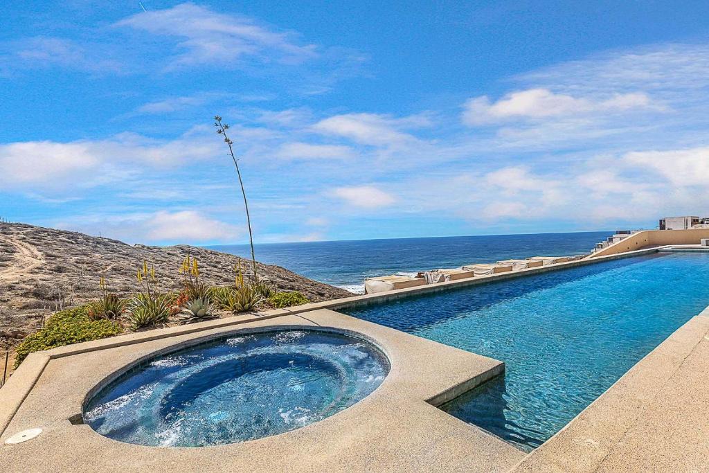 Cerritos Apartment | Cerritos Luxury Ocean Views & Resort Style Pool