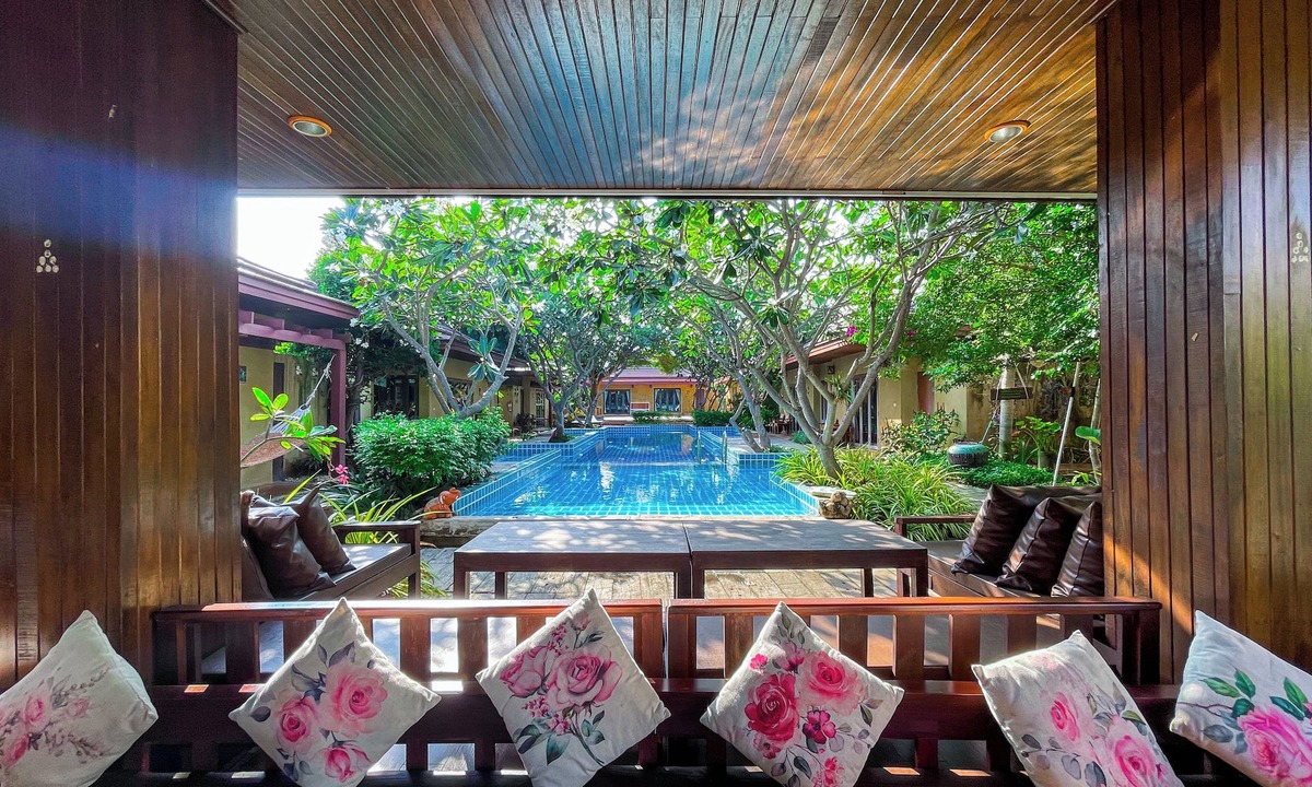 Pak Nam Pran Hotel | Chaan Mai Hom