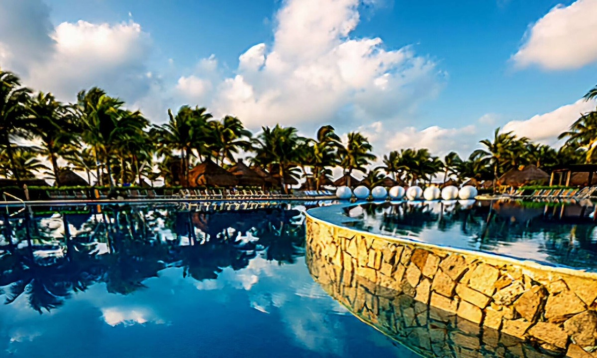 Playacar Fase II Hotel | Charming hotel in Playa del Carmen with a nature vibe. Relax in paradise.