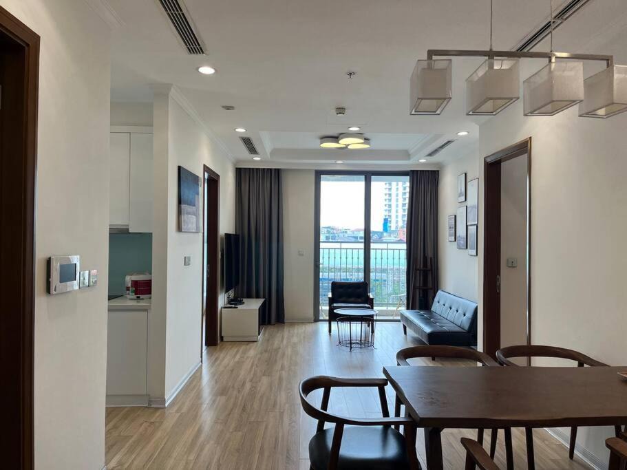 Hai Ba Trung Apartment | Chi's housse - Vinhomes Time city - 3BR