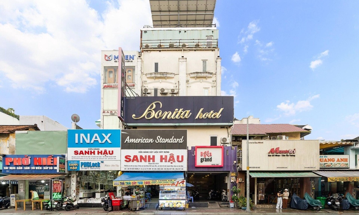 District 10 House | Chic Deluxe Double Retreat | Bonita Grand Stay