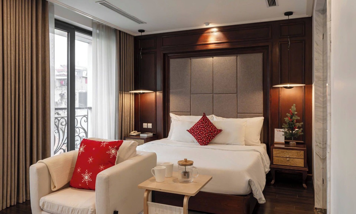 Bui Thi Xuan Apartment | City Center Charming Vibrant 1300 sqft 2-bedroom Apartment with WiFi, AC, Lift