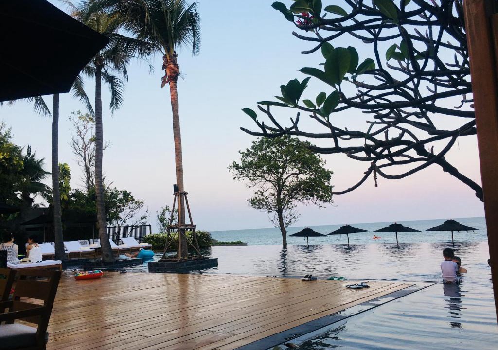 Bang Lamphu Lang Villa | city centre near the beach villa