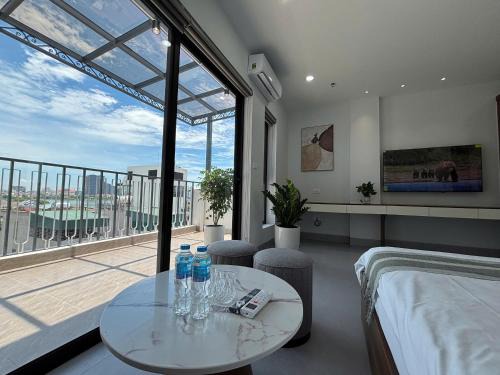 Nhat Tan Apartment | City light Apartment - near West Lake