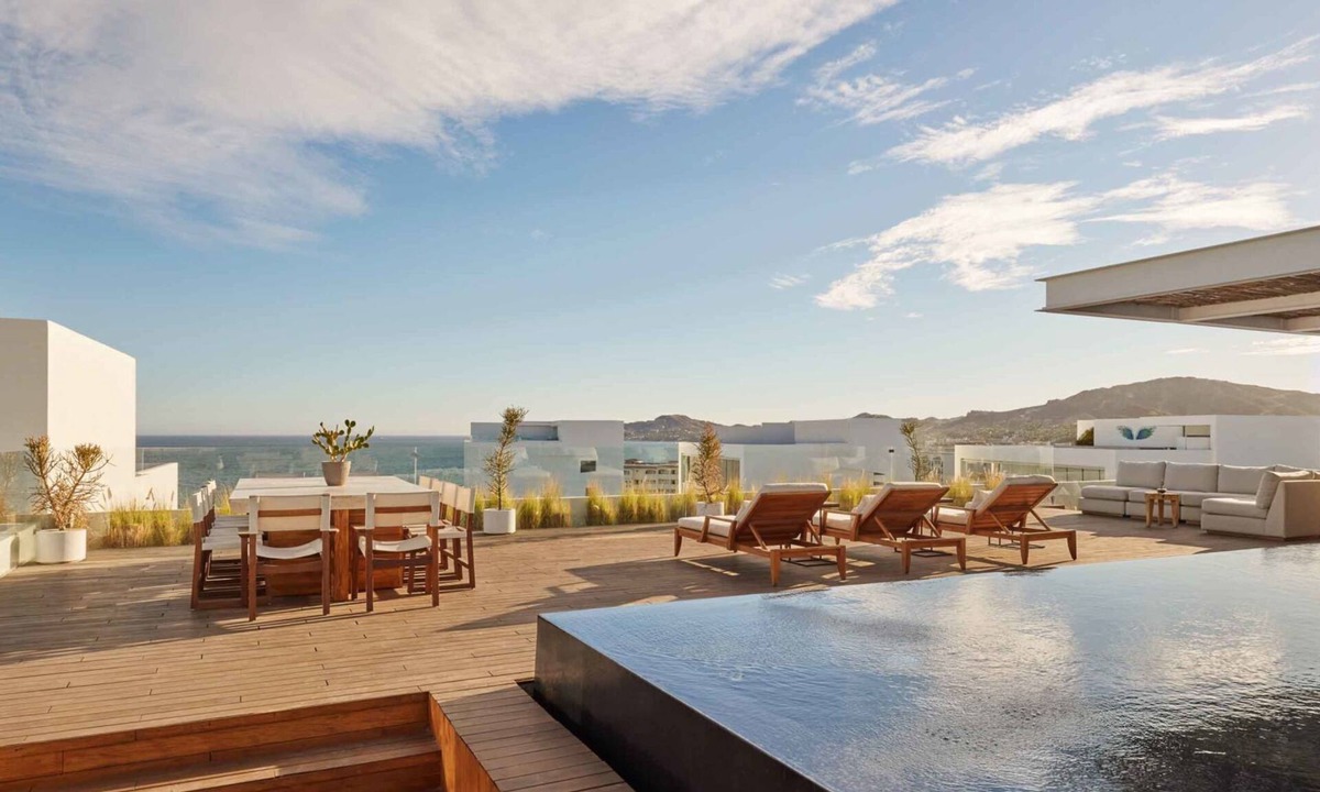 Zona Hotelera House | Coastal Charm: Private Rooftop Deck with Swimming Pool, Panoramic Ocean View!