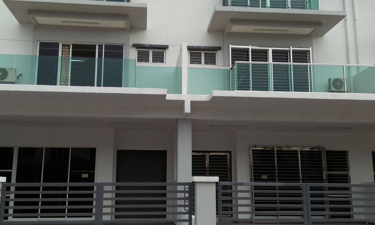 Tanjung Karang House | Coconut HomeStay Tanjong Karang ，Selan. .椰子民宿是渡假的好地方→屋子明亮→客厅和房间很宽阔→是悠庄地方，这里出入方便。