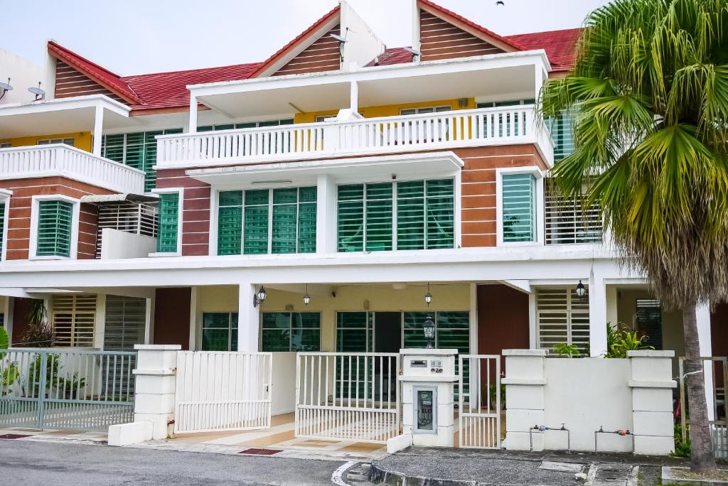 Seri Tanjung Pinang House | Comfort Room in Bungalow 10min to Straits Quay 1