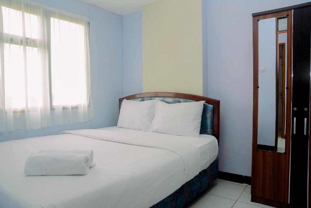 Bekasi Timur Apartment | Comfortable 2BR Lagoon Resort Apartment By Travelio