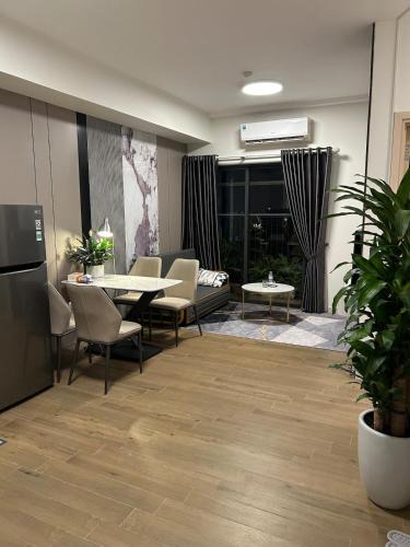 Van Giang Apartment | Comfy HOME 1BR in Ecopark Westbay A