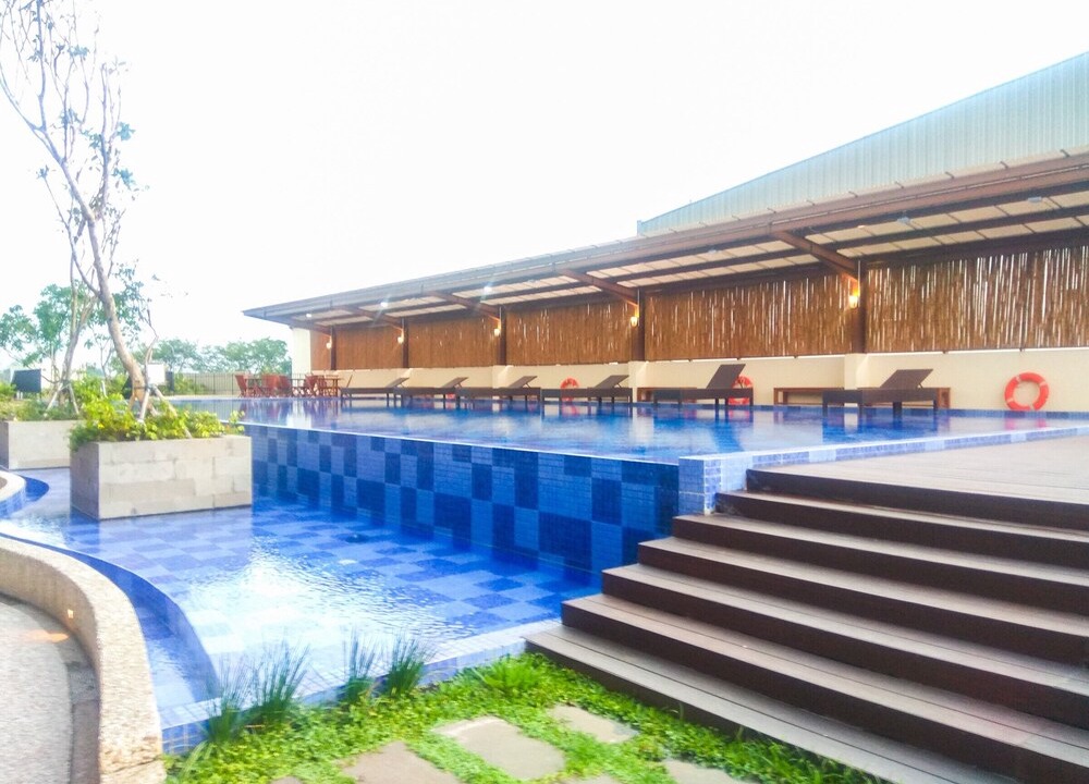 Cikarang Hotel | Comfy Relaxing Studio Apartment Azalea Suites Cikarang