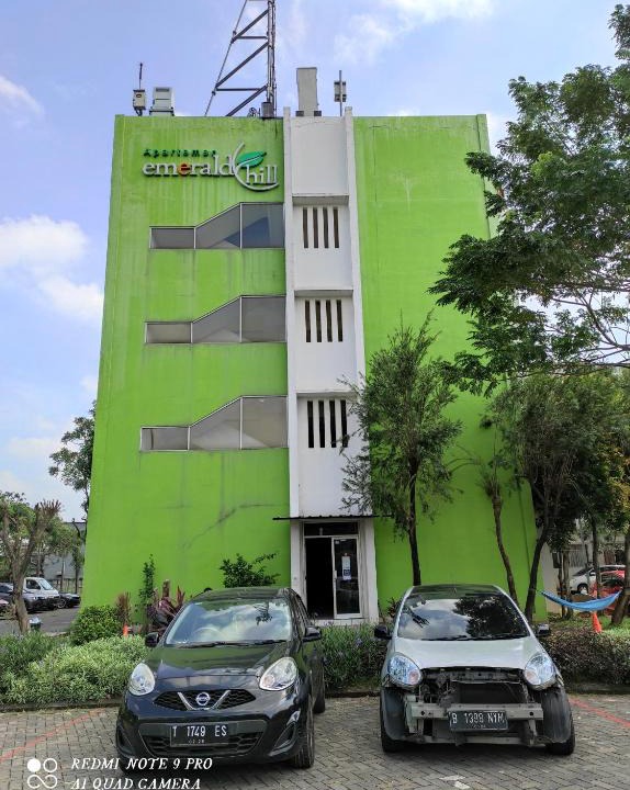 Karawang Apartment | Comfy Studio Emerald Hills