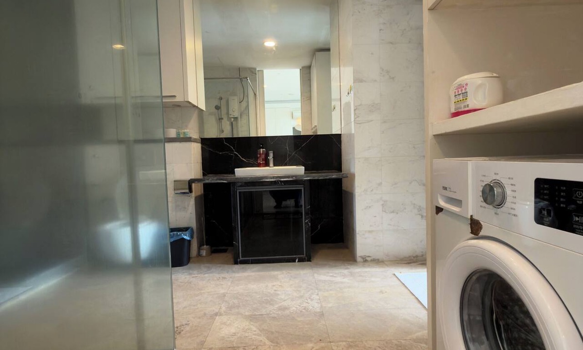 Golden Triangle Apartment | Cozy 1-bedroom apartment in fabulous Kuala Lumpur with AC