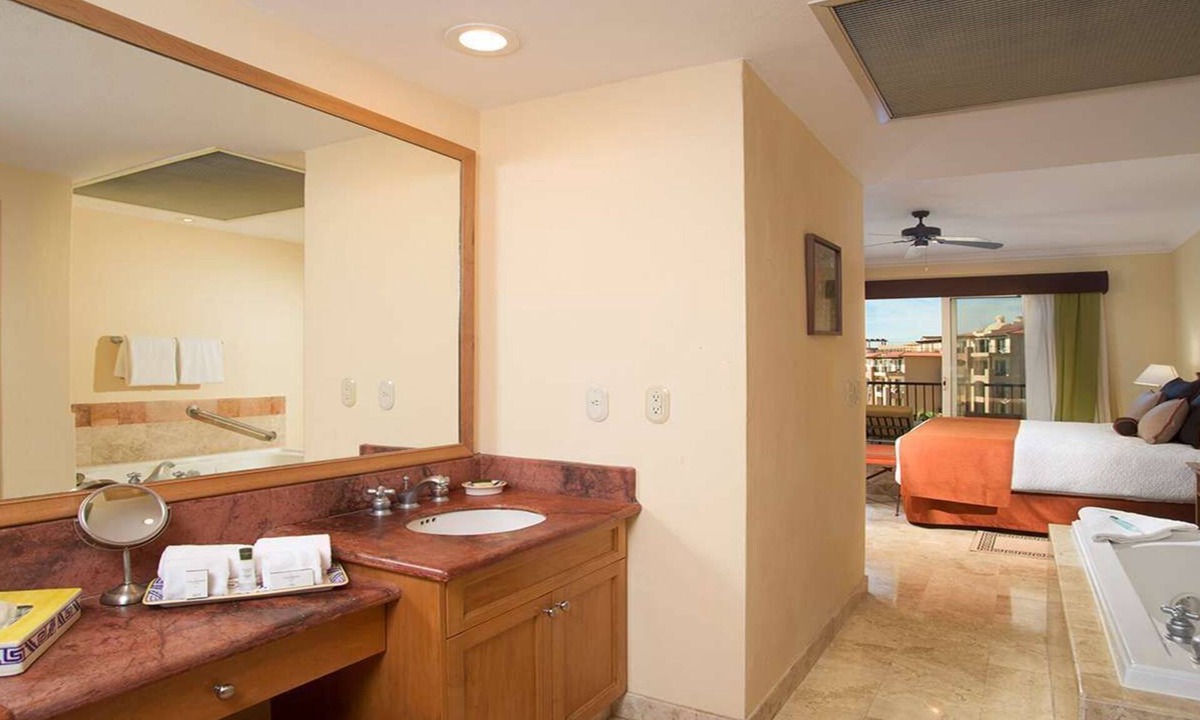 Flamingos Condo | Cozy 2-bedroom condo in charming Bucerías with AC and fitness room