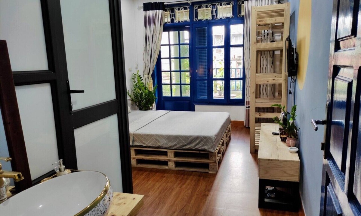 Hang Bo House | Cozy balcony/Street view/Old Quarter central/Sunny Homestay