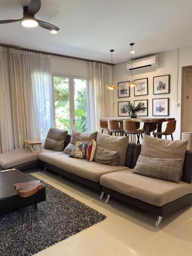 Batam Villa | Cozy Botanical Garden House