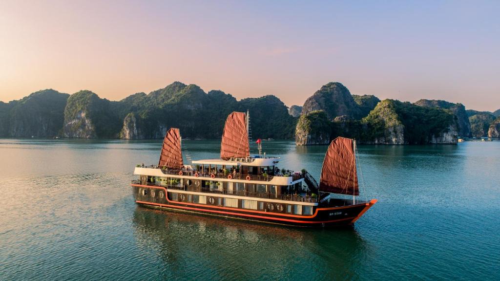 Cat Ba Boat Rental | Cozy Boutique Cruise