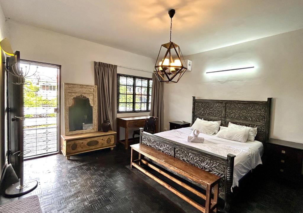 SS 2 Apartment | Cozy Homestay King Bed withBalcony in Shared Bungalow SS2 PJ