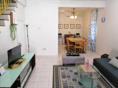 Sekudai House | Cozy house with free wifi and parking near Utm, Legoland