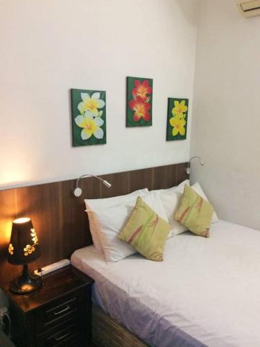 Kuala Lumpur House | Cozy Middle Room at Suria Kipark Damansara Homestay with Fully Equipped Kitchen and Laundry
