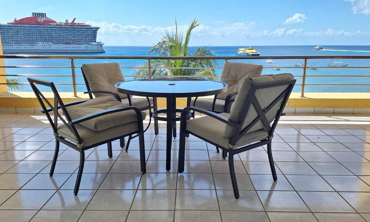 Colonia Centro Apartment | Cozy oceanfront condominium-2 bed in main street, 1 block away from ferry.