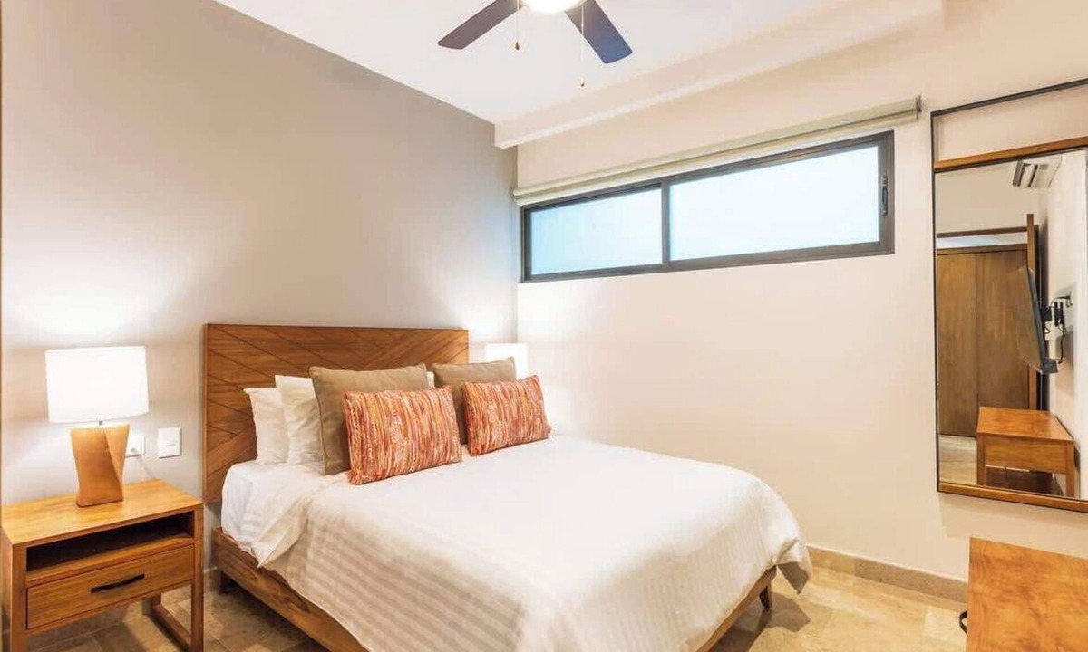 Tohoku Condo | Cozy Private Room, Walk to Beach and 5th Ave