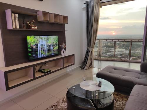 Larut Apartment | Cozyhaus Stay Sanctuary-Netflix-Sunset- Pool- 1 Parking