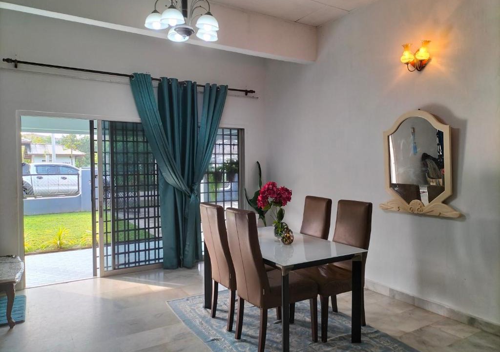 Benut House | D'Aman Guesthouse Pontian