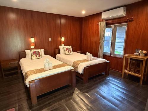 Vang Vieng Hotel | D-Chu Mountain Haven Villas