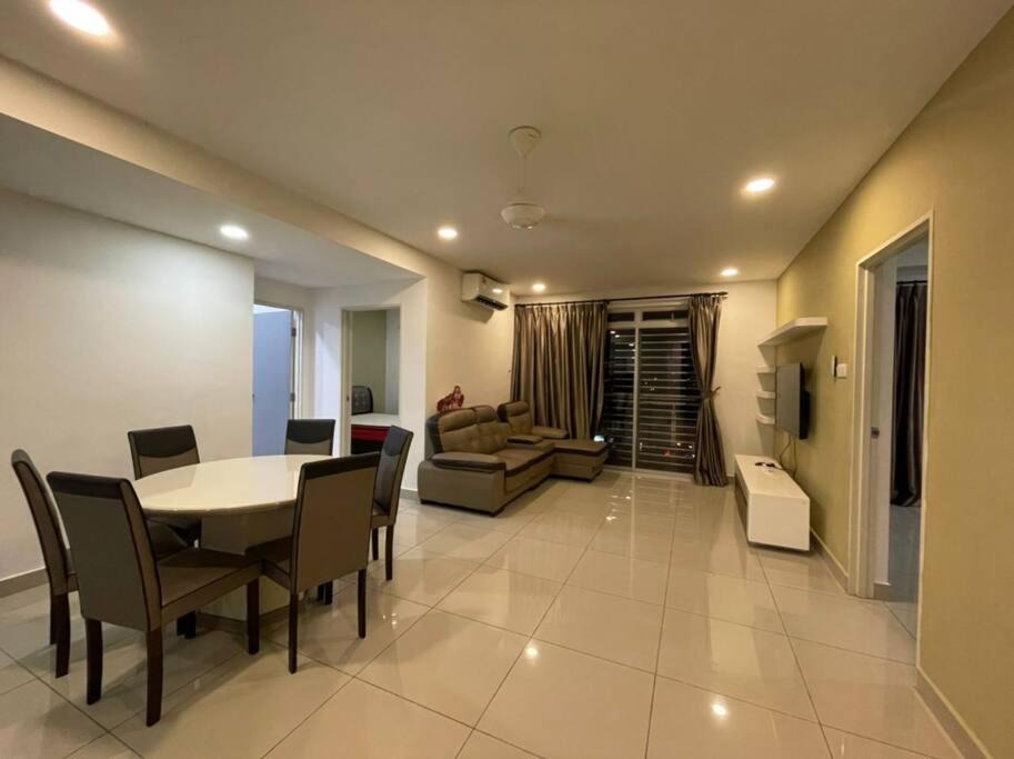 Daerah Kulai Apartment | D'putra Suite condo Johor Premium Outlet Senai airport