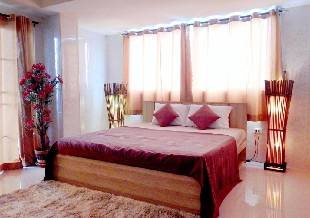 Phan Thong Hotel | D5 Hotel สาขา หนองตำลึง