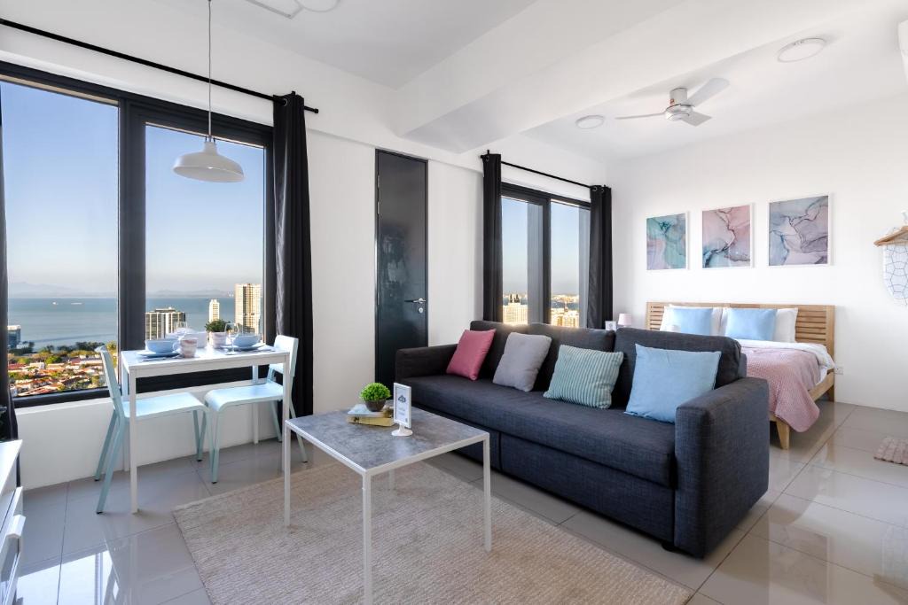 Downtown George Town Apartment | De Pastel Studio - SeaView at 218 Tropicana NEAR Komtar Food Heaven with Netflix & TV Box