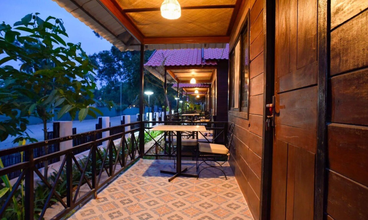 Sangkat Sla Kram House | Deluxe Bungalow With Garden View