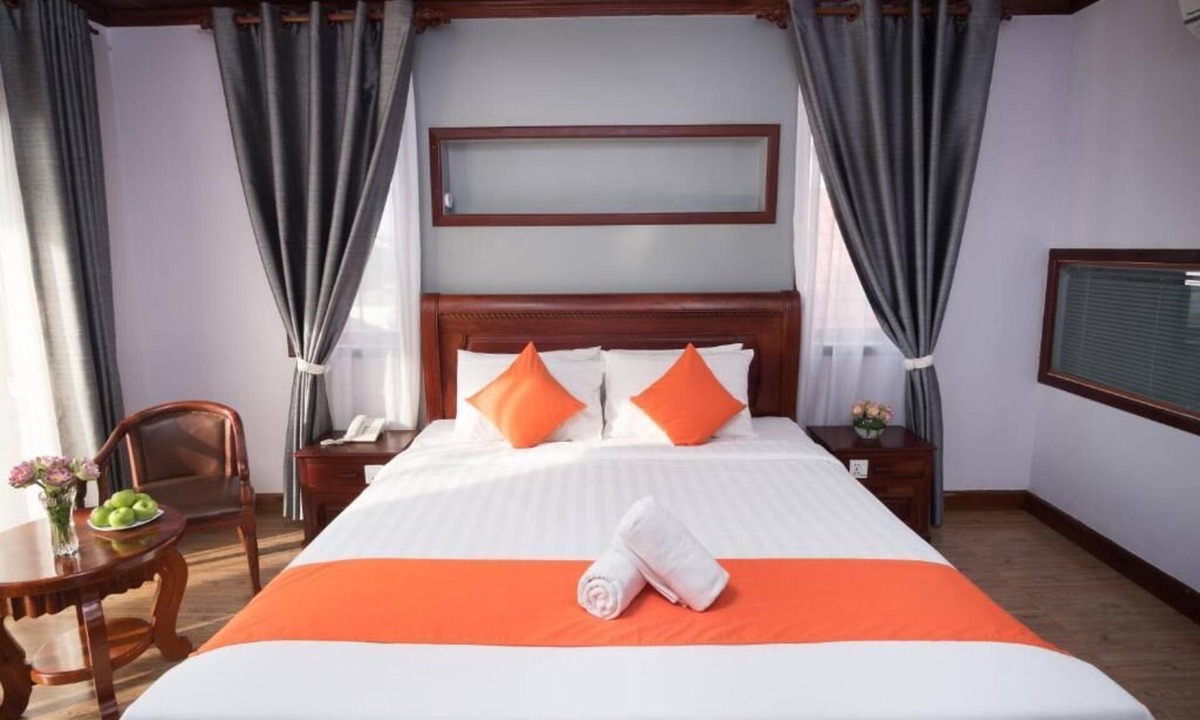 Downtown Siem Reap Villa | Deluxe Double Room - breakfast