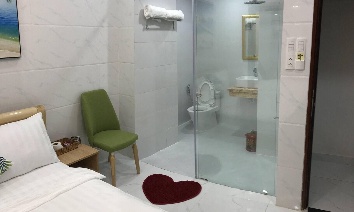 Ben Thanh Hotel | Deluxe private room 1 bed ,1 bath , 2 guests in Hotel you and me
