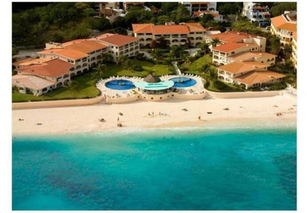 Playacar Fase I Apartment | Departamento frente al mar con dos recámaras y seguridad 24 h a dos cuadras de la Quinta Avenida