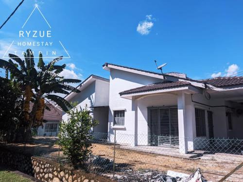 Kampung Chempedak House | DerCha Homestay near Tampin, FREE WIFI