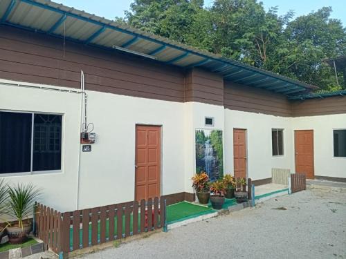 Kampung Lak Lok House | Desa Landak Chalet